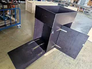 Kisten aus speziellen Materialien